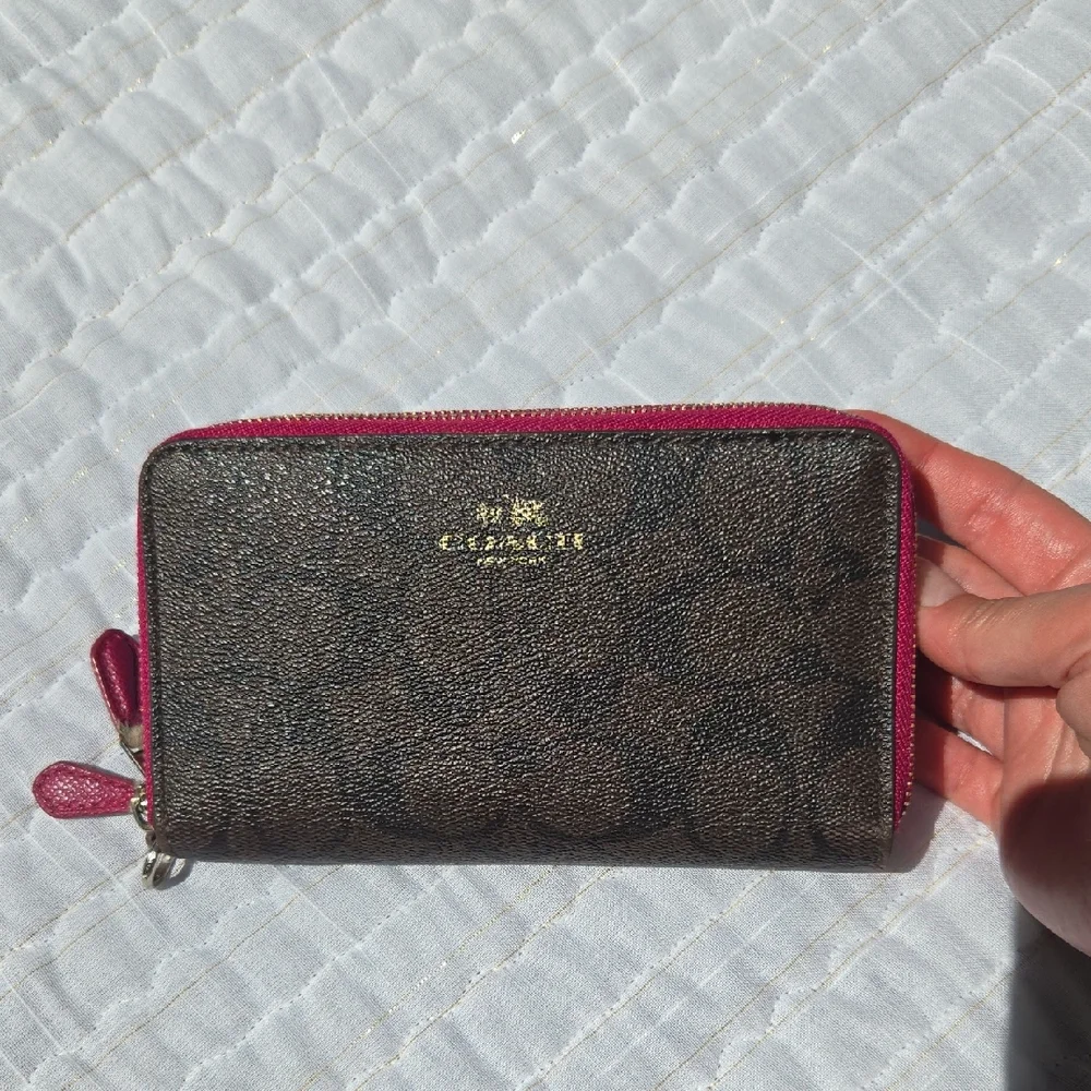Coach Signature Zip Wallet Minimalist Career Wear Excellent Exterior As Is